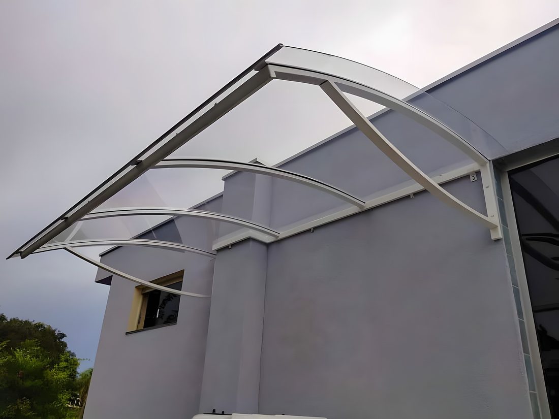 Obra de policarbonato da Dinâmica Toldos em Brasília