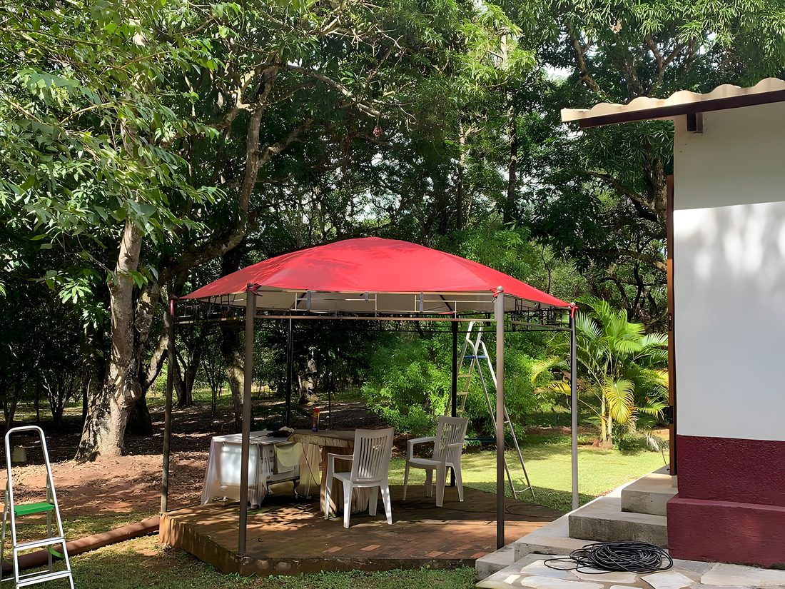 Obra de ombrelones e tendas da Dinâmica Toldos em Brasília